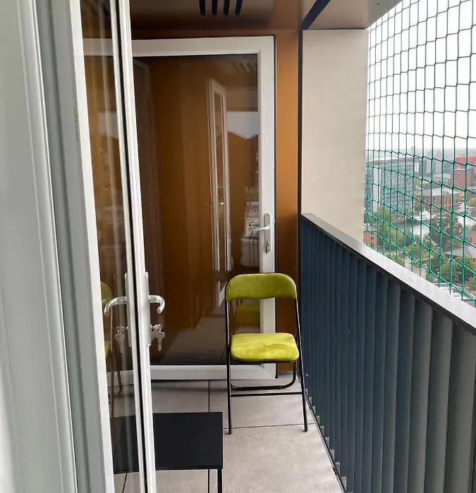 Luxury 2 Bedroom En-Suite Apartment Balcony Views-1