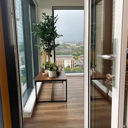 Luxury 2 Bedroom En-Suite Apartment Balcony Views-2